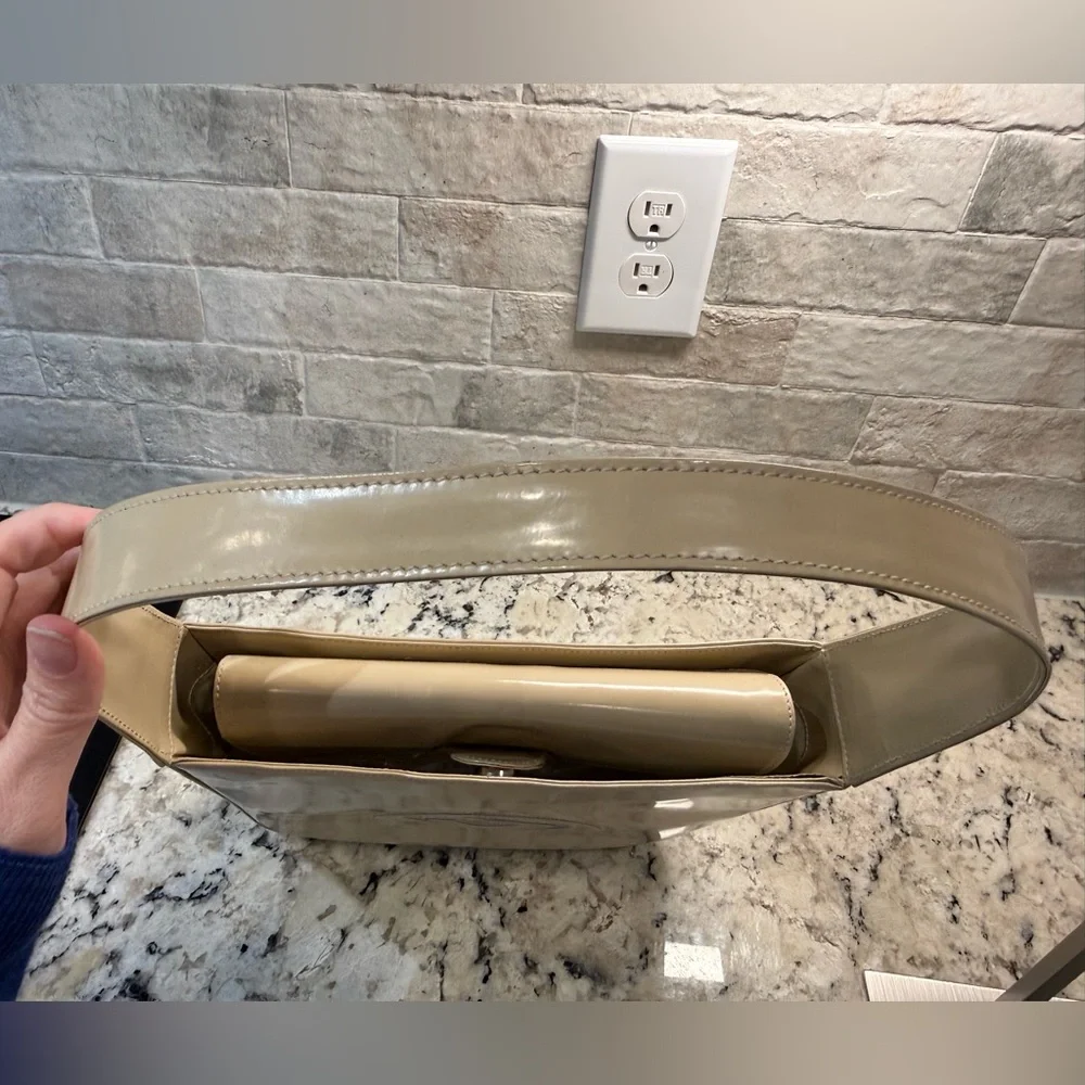 Gucci EUC Vintage Cream Patent Leather Shoulder Bag w/COA - Picture 10 of 14